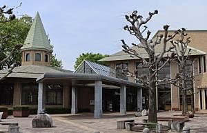 鶴ヶ島中央図書館