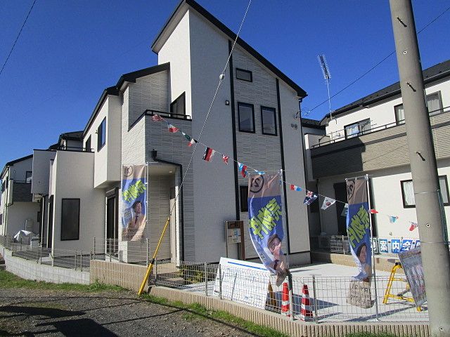 全７棟中残り２棟。４号棟。日当たり良好。土地約３４坪付き。カースペース２台分（車種による）