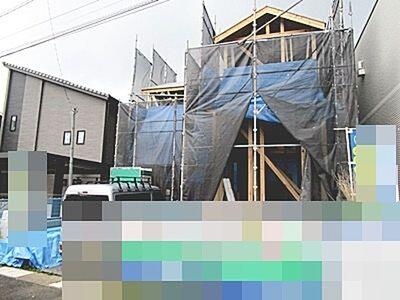 区画整理地内の住宅街で住環境良好。土地約４９坪。カースペース並列２台分。買い物便利。小学校徒歩８分。