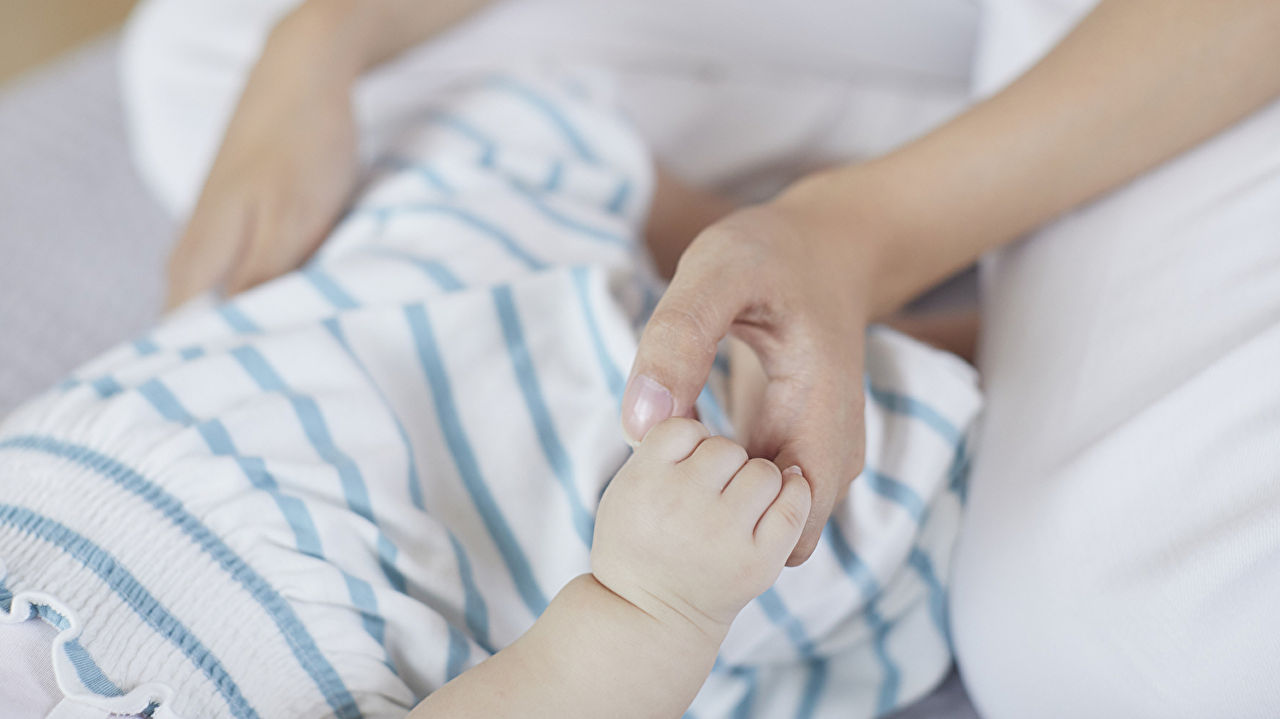 　ロート製薬は1日、妊活に対する意識調査「妊活白書」2023年度版を公表した。18～29歳の未婚男女400人のうち「将来、子どもをほしくない」と回答した割合は55.2％に上った。この設問を開始して以